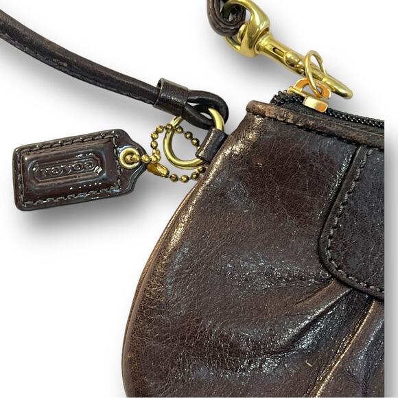 COACH WRISTLET in brown leather with Gold Tone hardware and COACH LOGO TAG - Picture 5 of 16
